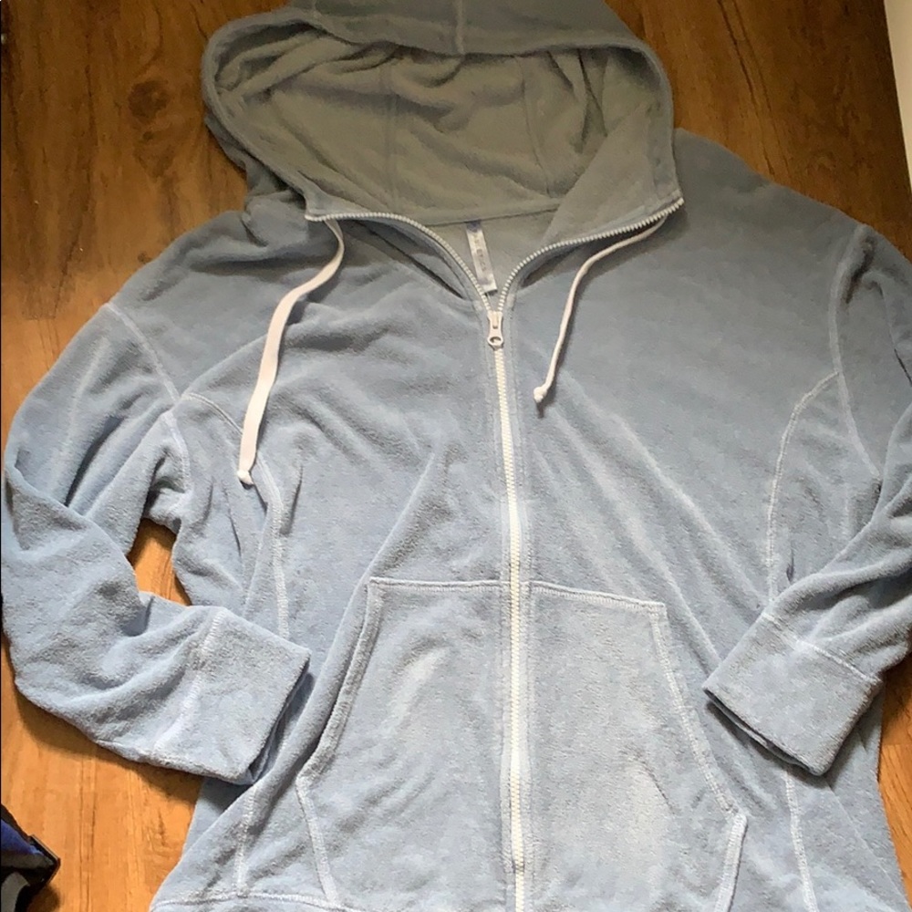Brand new. Light blue fabletics sweatshirt.Size: s
